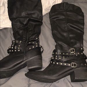 Women’s black boots
